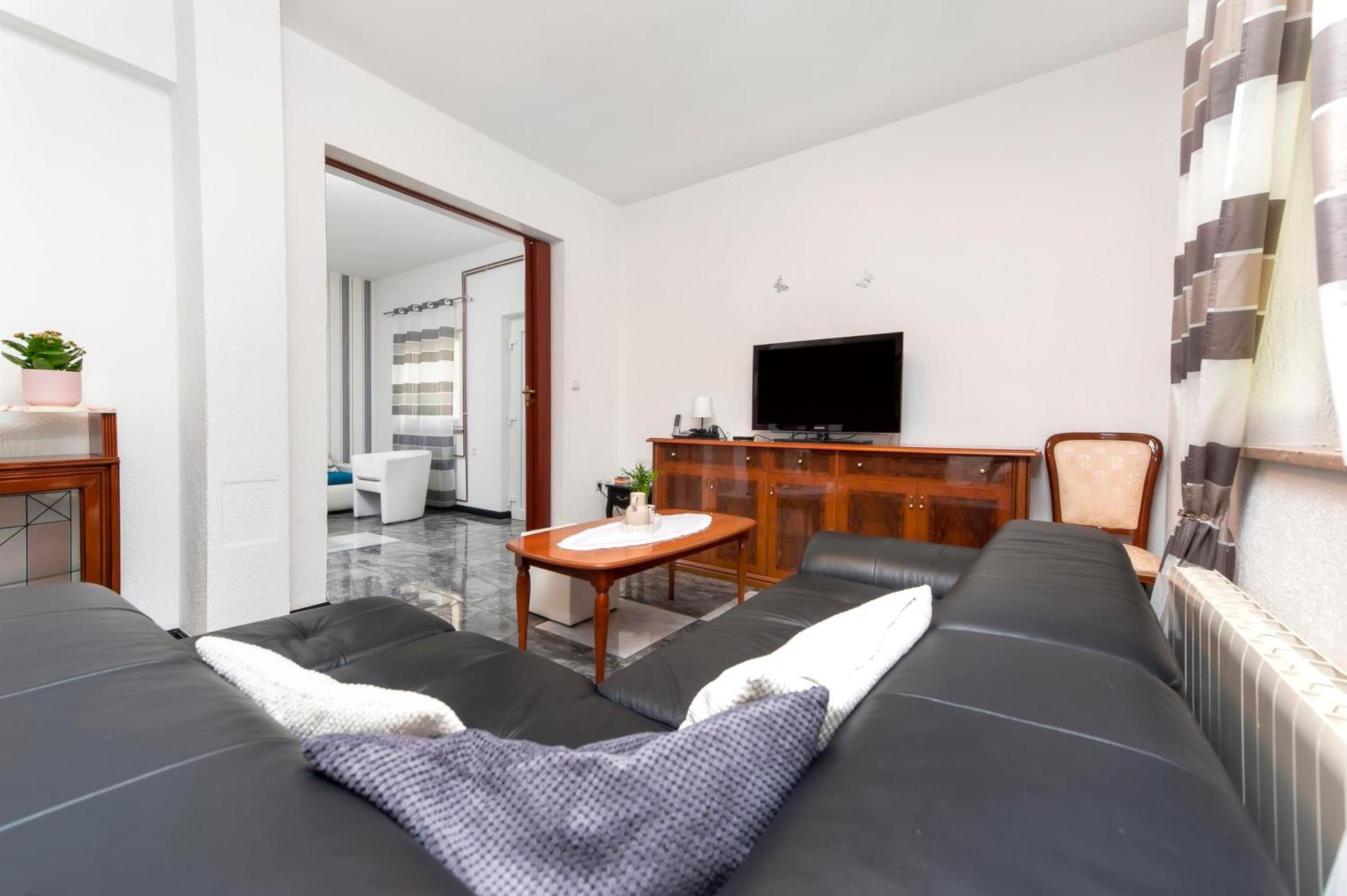 Sena Apartment *