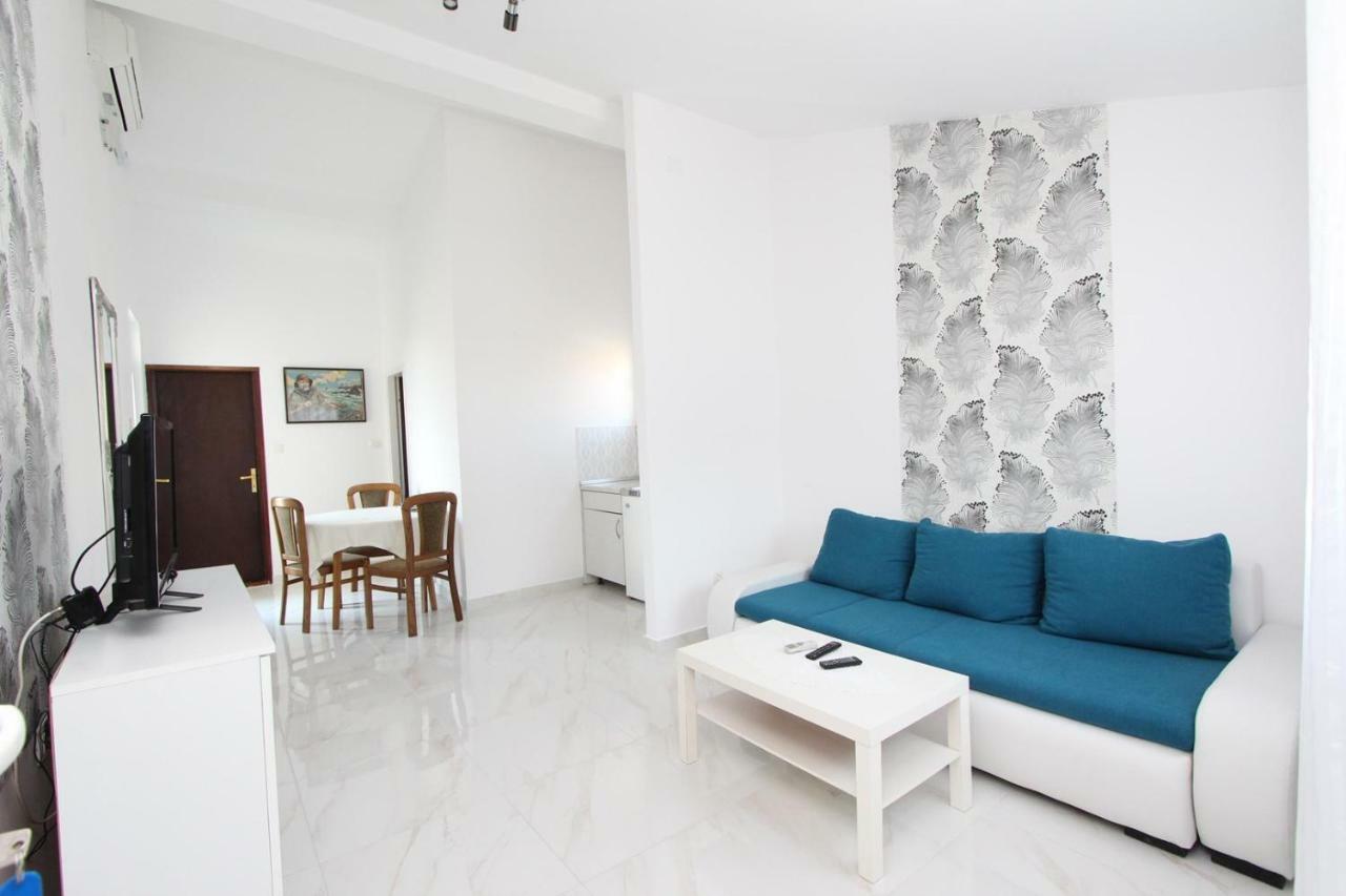 Sena Apartment *